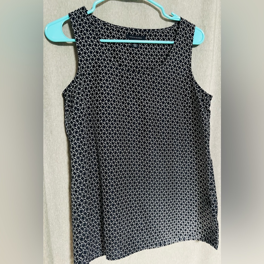 Women’s Small Tommy Hilfiger Navy sleeveless blouse